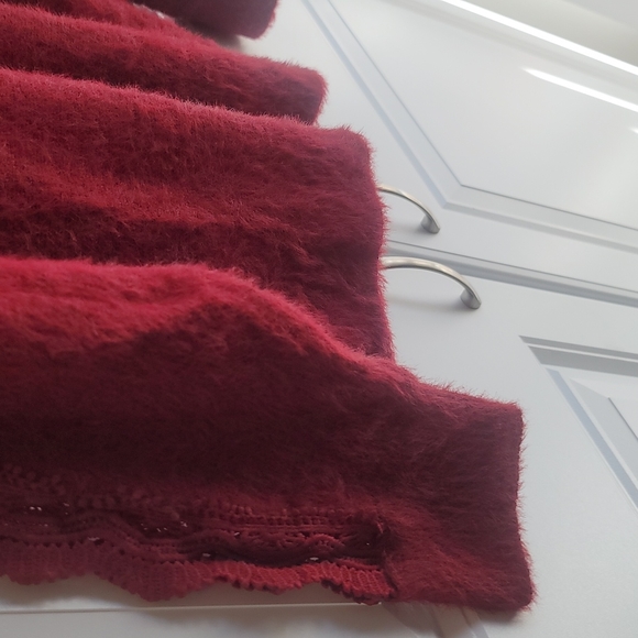 NWOT Eesome Fuzzy Eyelash Sweater with Embroidered Lace Detail Sleeve Size M/L - Picture 5 of 10